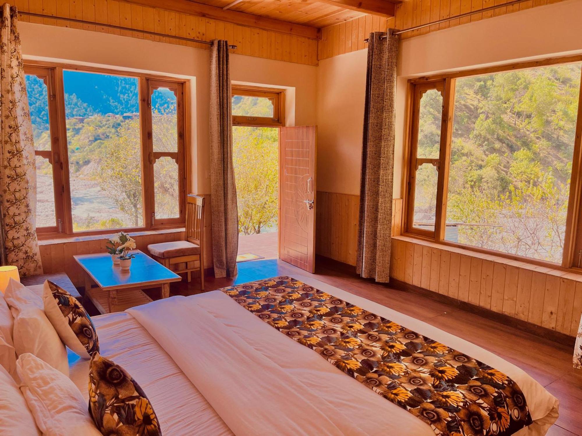 Himalayan River Resort, Manali - #Riverside # Private Parking # Scenic River & Mountain View # Open Cafe # Spacious Rooms - Manali (Himachal Pradesh) — Photos 1