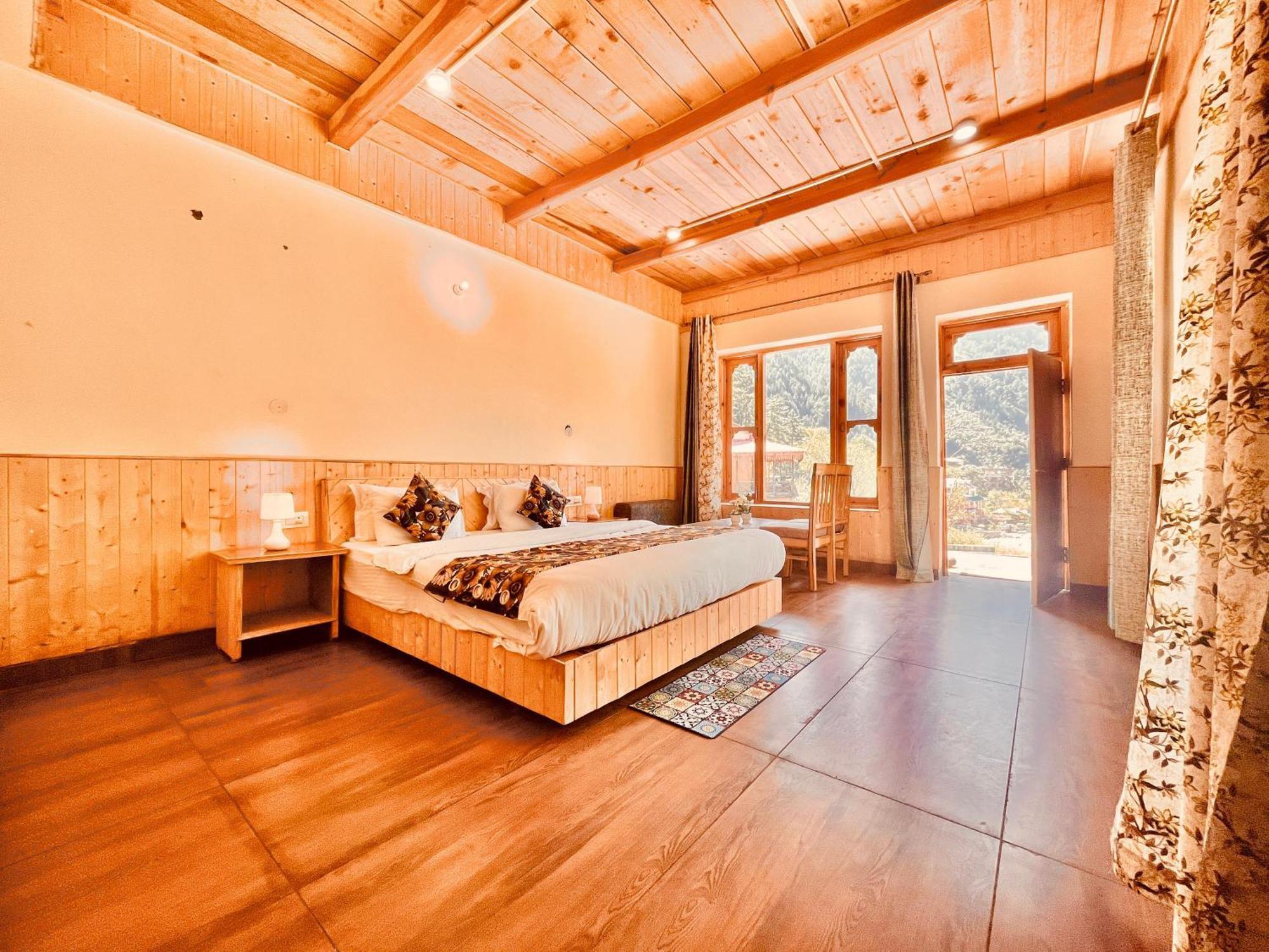 Himalayan River Resort, Manali - #Riverside # Private Parking # Scenic River & Mountain View # Open Cafe # Spacious Rooms - Manali (Himachal Pradesh) — Photos 3